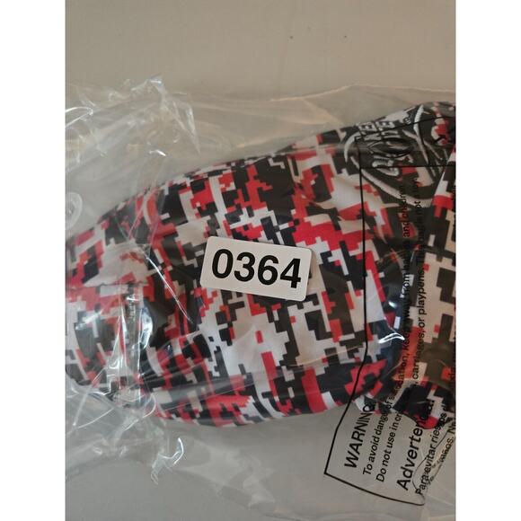 Quaker State Beanie Hat Red Black‎ And White Geometric Fleece Lined Warm - Picture 5 of 5